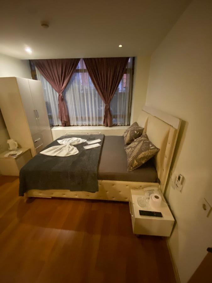 Chanel Suits Aparthotel *