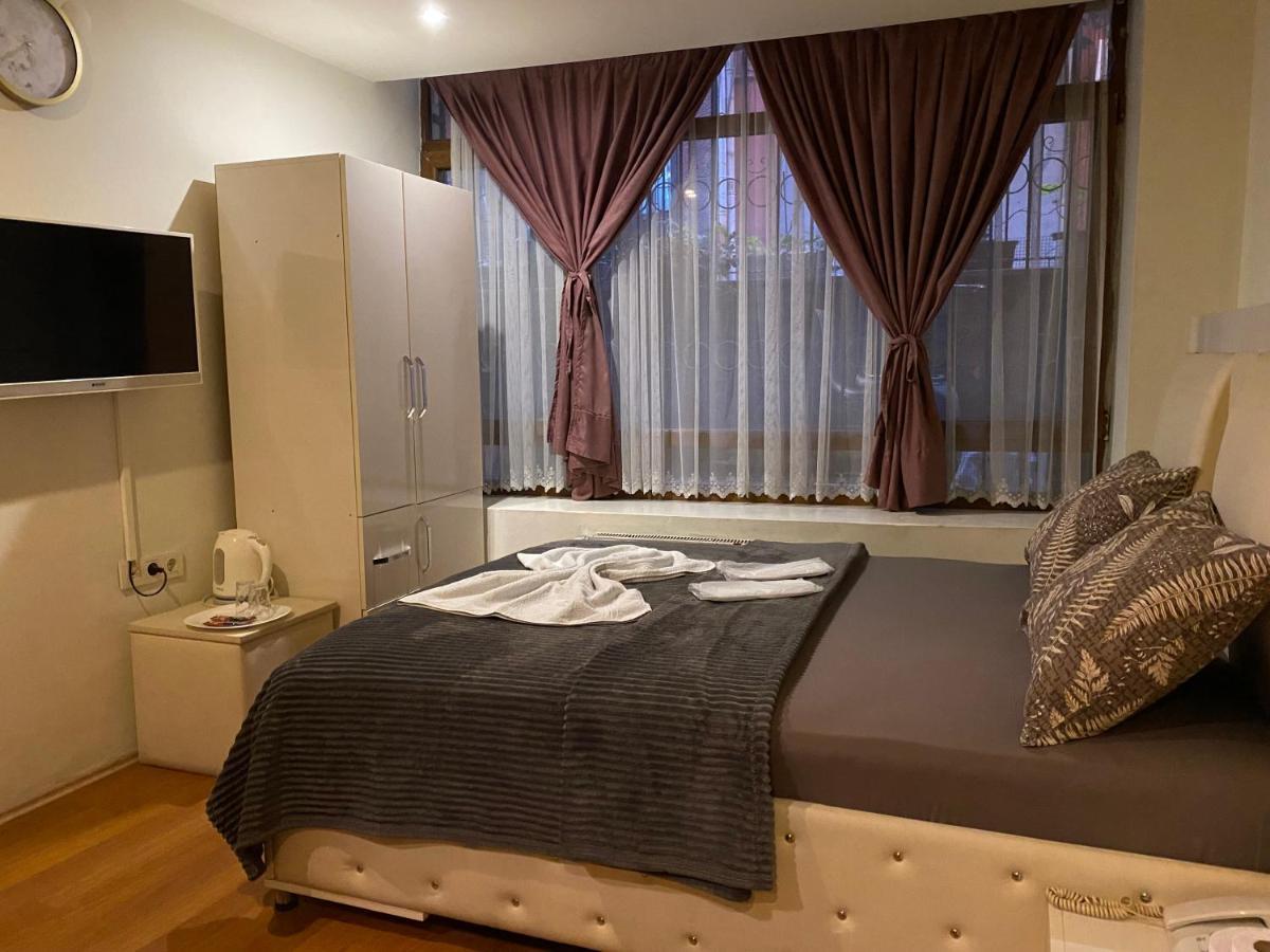 Chanel Suits Apart Otel *